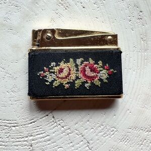 EIN antique gold plated needlepoint decorated lighter